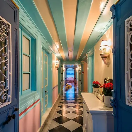 Otel Lola 38