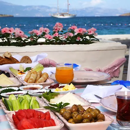 Lola 38 Otel Foça