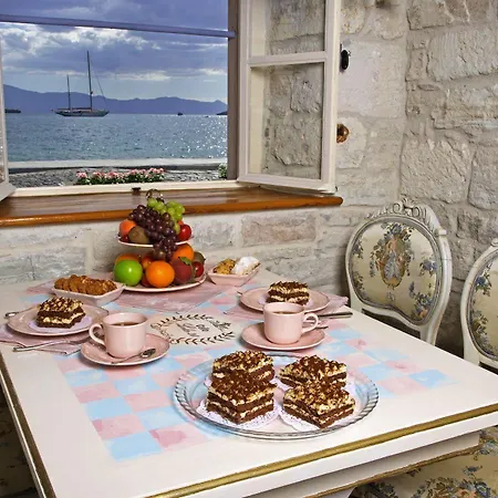 Lola 38 Hotel Foça
