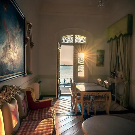 Lola 38 Otel