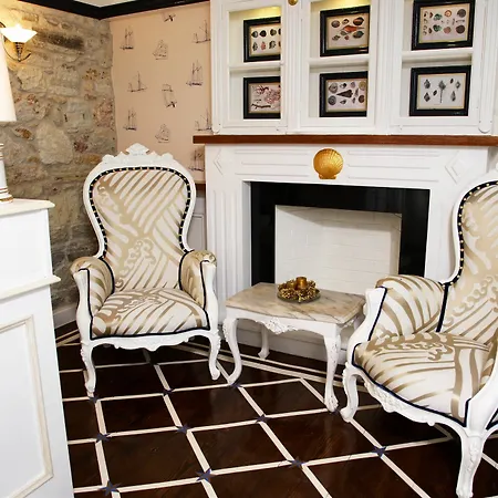 Otel Lola 38 Foça