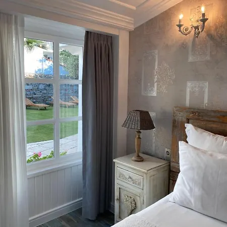 Otel Lola 38