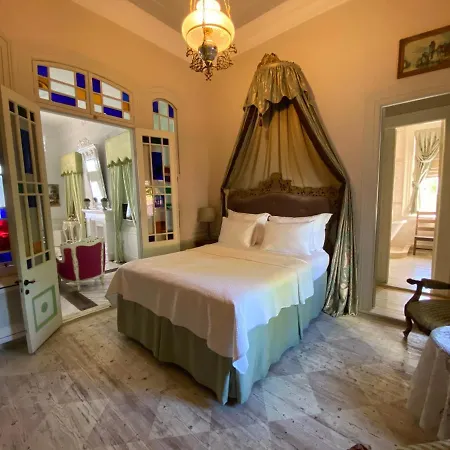 Otel Lola 38 Foça