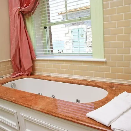 Lola 38 Ξενοδοχείο 3*