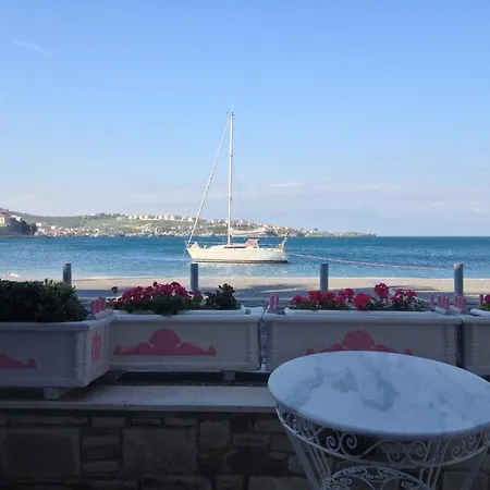 Otel Lola 38 Foça