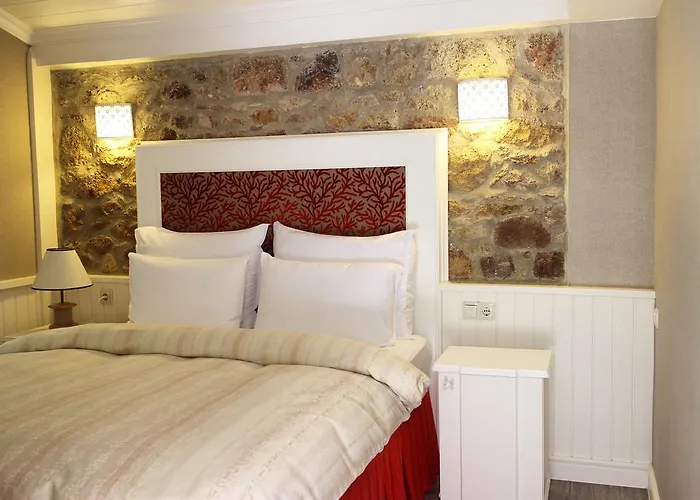 Otel Lola 38 Foça